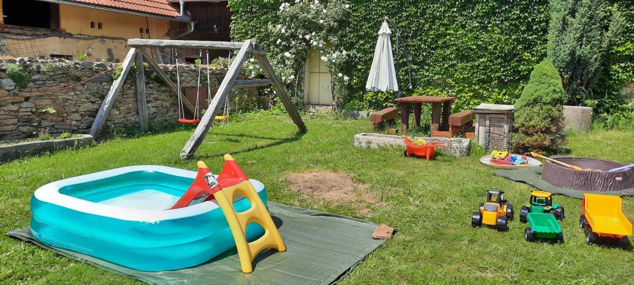 Podkrovi V Jihoceskem Statku Nemejice Dış mekan fotoğraf