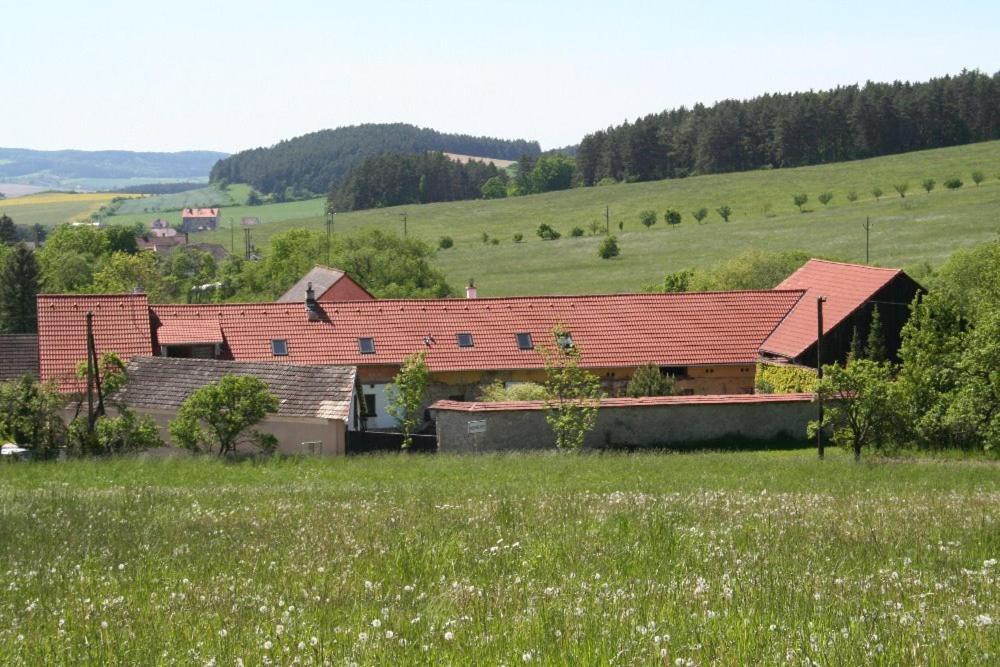 Podkrovi V Jihoceskem Statku Nemejice Dış mekan fotoğraf