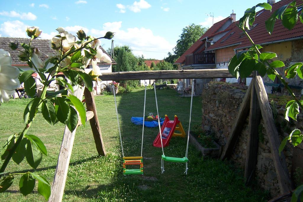 Podkrovi V Jihoceskem Statku Konuk evi Nemejice Dış mekan fotoğraf